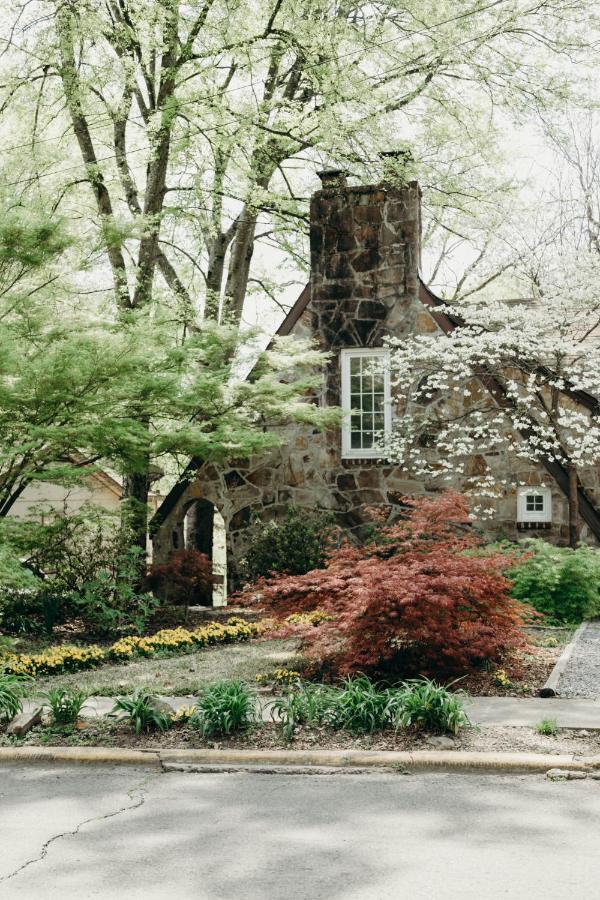 The Woodlawn Tudor Hot Springs Luaran gambar