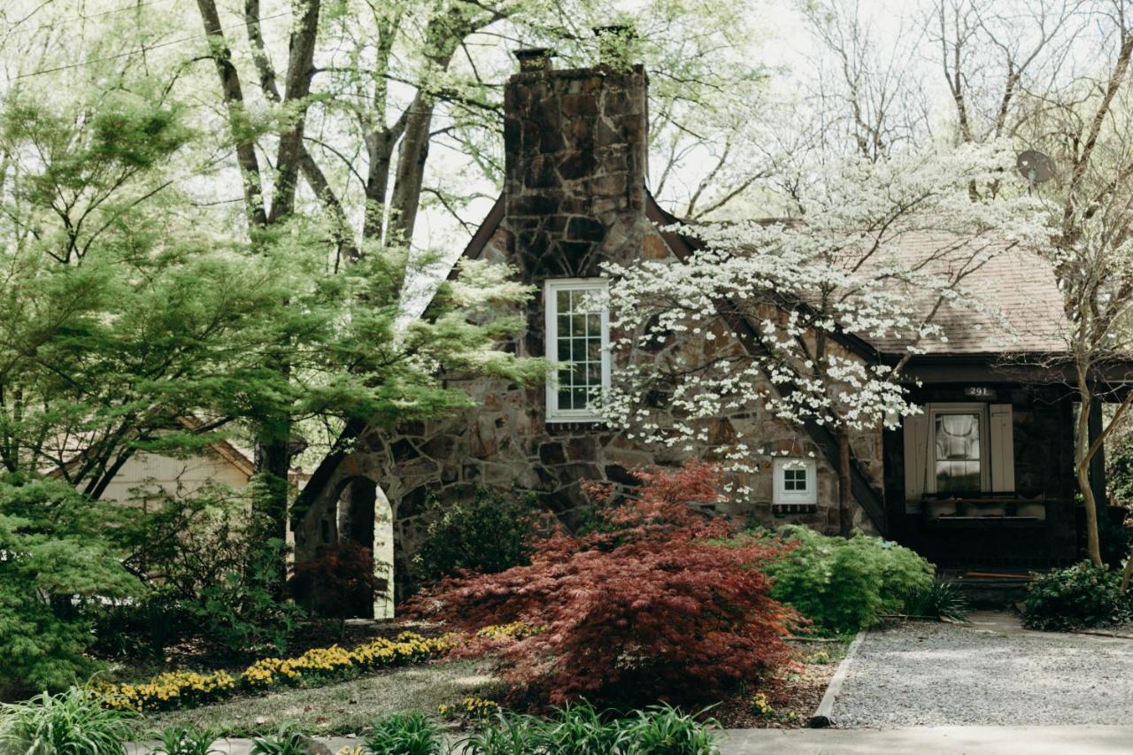 The Woodlawn Tudor Hot Springs Luaran gambar
