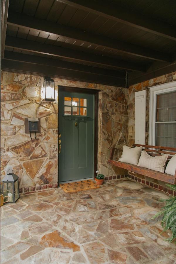 The Woodlawn Tudor Hot Springs Luaran gambar